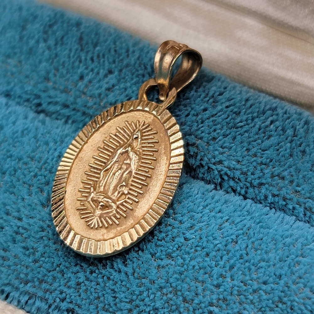 VIRGIN MARY 10K Gold Pendant ✨️